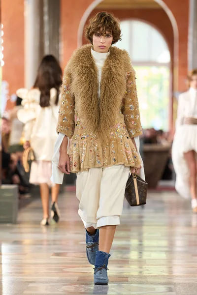 Look 26